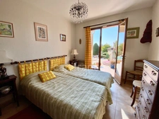 For sale – Property with panoramic view and stone outbuilding, 5 minutes from Uzès