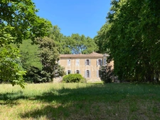 Dpt Gard (30), à vendre dans le Gard, propriété viticole en AOP Côtes du Rhône sur 25 hectares avec Château du XVème siècle.