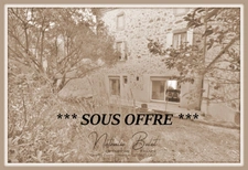 A vendre, à 5 minutes de Saint Chinian, type maison de maître en pierre avec jardin cloturé piscinable.