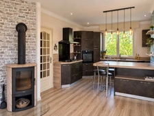 MAISON INDIVIDUELLE, 3 CHAMBRES, SOUS-SOL COMPLET ET JARDIN CLOS