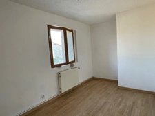 MAISON DE VILLAGE 3 CHAMBRES HABITABLE DE SUITE
