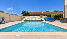 MAISON DE MAÎTRE AVEC PISCINE ET DÉPENDANCE