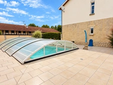 MAISON DE MAÎTRE AVEC PISCINE ET DÉPENDANCE