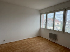 APPARTEMENT 3 CHAMBRES, CAVE, GARAGE, STATIONNEMENT ET JARDIN