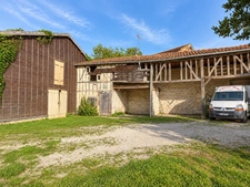 MAISON DE CARACTÈRE EN PIERRE AVEC VASTE TERRAIN CLOS