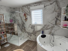DE BELLES PRESTATIONS POUR CE PAVILLON MODERNE