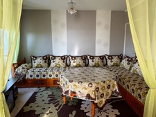 APPARTEMENT 3 CHAMBRES, GARAGE, STATIONNEMENT PRIVATIF ET CAVE