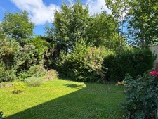 ENSEMBLE DE DEUX MAISONS DE VILLAGE RENOVÉES AVEC GARAGE ET JARDIN