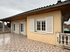 DEUX LOGEMENTS DANS CETTE GRANDE MAISON INDIVIDUELLE  - BAISSE DE PRIX !!! - A SAISIR TRÈS RAPIDEMENT ! -