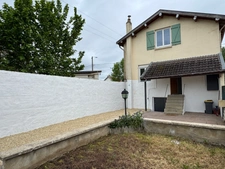 MAISON INDIVIDUELLE, 3 CHAMBRES, GARAGE ET JARDIN