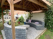 MAISON DE VILLE, GRANDE PIÈCE DE VIE, 4 CHAMBRES ET BEAU JARDIN PAYSAGÉ