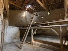 GRANGE ET TERRAIN, BEAU POTENTIEL