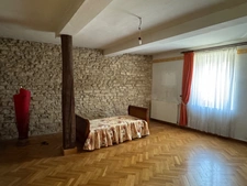 MAISON DE VILLAGE AU BEAU POTENTIEL