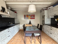 MAISON EN PIERRE 4 CHAMBRES AVEC GRANGE ET PARC ARBORÉ BORDÉ PAR UNE RIVIÈRE