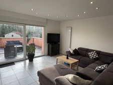 MAISON RÉNOVÉE, 2/3 CHAMBRES,  GRANDE PIÈCE DE VIE, TERRASSE ET GARAGE