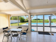 VILLA AVEC PISCINE DÉPENDANCES HABITABLES ET PARC ARBORÉ