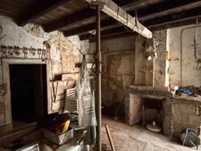 MAISON D'HABITATION + SECONDE BATISSE À RENOVER
