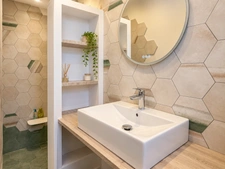 MAISON INDIVIDUELLE, 3 CHAMBRES, SOUS-SOL COMPLET ET JARDIN CLOS