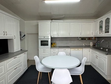 JOLIE MAISON: 4 CHAMBRES, JARDIN & GARAGE 