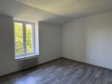 ENSEMBLE DE DEUX MAISONS DE VILLAGE RENOVÉES AVEC GARAGE ET JARDIN