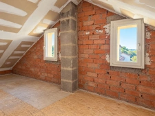 MAISON INDIVIDUELLE, 3 CHAMBRES, SOUS-SOL COMPLET ET JARDIN CLOS