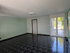 ENSEMBLE DE DEUX MAISONS DE VILLAGE RENOVÉES AVEC GARAGE ET JARDIN