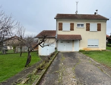 MAISON INDIVIDUELLE 4 CHAMBRES, JARDIN ET DEUX GARAGES