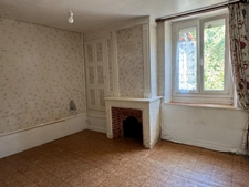 MAISON DE VILLAGE AU BEAU POTENTIEL