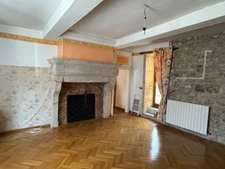 MAISON DE VILLAGE AU BEAU POTENTIEL
