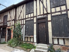 MAISON D'HABITATION + SECONDE BATISSE À RENOVER