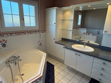 VILLA AVEC PISCINE DÉPENDANCES HABITABLES ET PARC ARBORÉ
