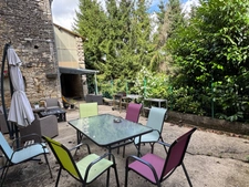 MAISON EN PIERRE 4 CHAMBRES AVEC GRANGE ET PARC ARBORÉ BORDÉ PAR UNE RIVIÈRE
