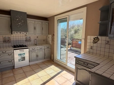 PAVILLON SUR SOUS-SOL, 3 CHAMBRES, BUREAU ET JARDIN CLOS