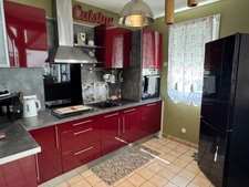 PROCHE CENRE VILLE, GRANDE PIÈCE DE VIE,  4 CHAMBRES ET UN BUREAU, JARDIN