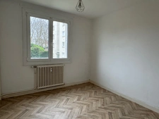 APPARTEMENT 3 CHAMBRES, BALCON, CAVE ET PLACE DE PARKING