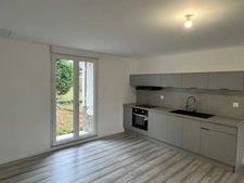 MAISON EN PIERRES RÉNOVÉE AVEC VASTE GARAGE