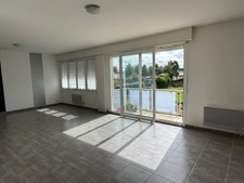 APPARTEMENT 3 CHAMBRES, CAVE, GARAGE, STATIONNEMENT ET JARDIN