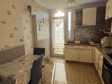 APPARTEMENT 3 CHAMBRES, GARAGE, STATIONNEMENT PRIVATIF ET CAVE