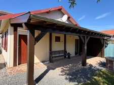 PETIT PAVILLON DE PLAIN PIED AVEC JARDIN