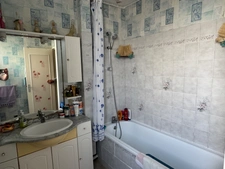 APPARTEMENT 3 CHAMBRES, GARAGE, STATIONNEMENT PRIVATIF ET CAVE