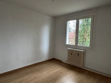 APPARTEMENT 3 CHAMBRES, BALCON, CAVE ET PLACE DE PARKING