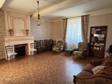 MAISON DE VILLAGE AU BEAU POTENTIEL