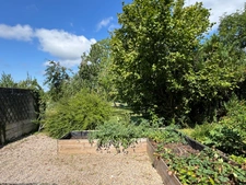 ENSEMBLE DE DEUX MAISONS DE VILLAGE RENOVÉES AVEC GARAGE ET JARDIN