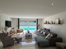 PAVILLON DE PLAIN PIED AVEC PISCINE - 330m2 HABITABLE