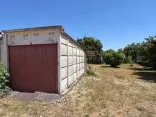 PAVILLON DE PLAIN PIED, 2 CHAMBRES, GARAGE ET JARDIN CLOS