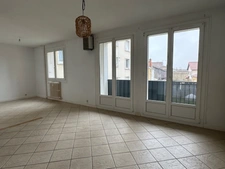 APPARTEMENT 3 CHAMBRES, BALCON, CAVE ET PLACE DE PARKING