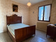 MAISON A RENOVER, 2 CHAMBRES, JARDIN ET GARAGE