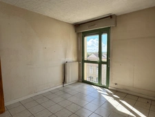 BEL APPARTEMENT 2 CHAMBRES, BALCON, CAVE ET GARAGE