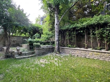 UN GRAND POTENTIEL POUR UNE DEMEURE DE CARACTERE EN CENTRE VILLE AVEC JARDIN ET GARAGE