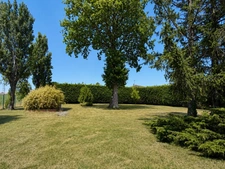 VILLA AVEC PISCINE DÉPENDANCES HABITABLES ET PARC ARBORÉ